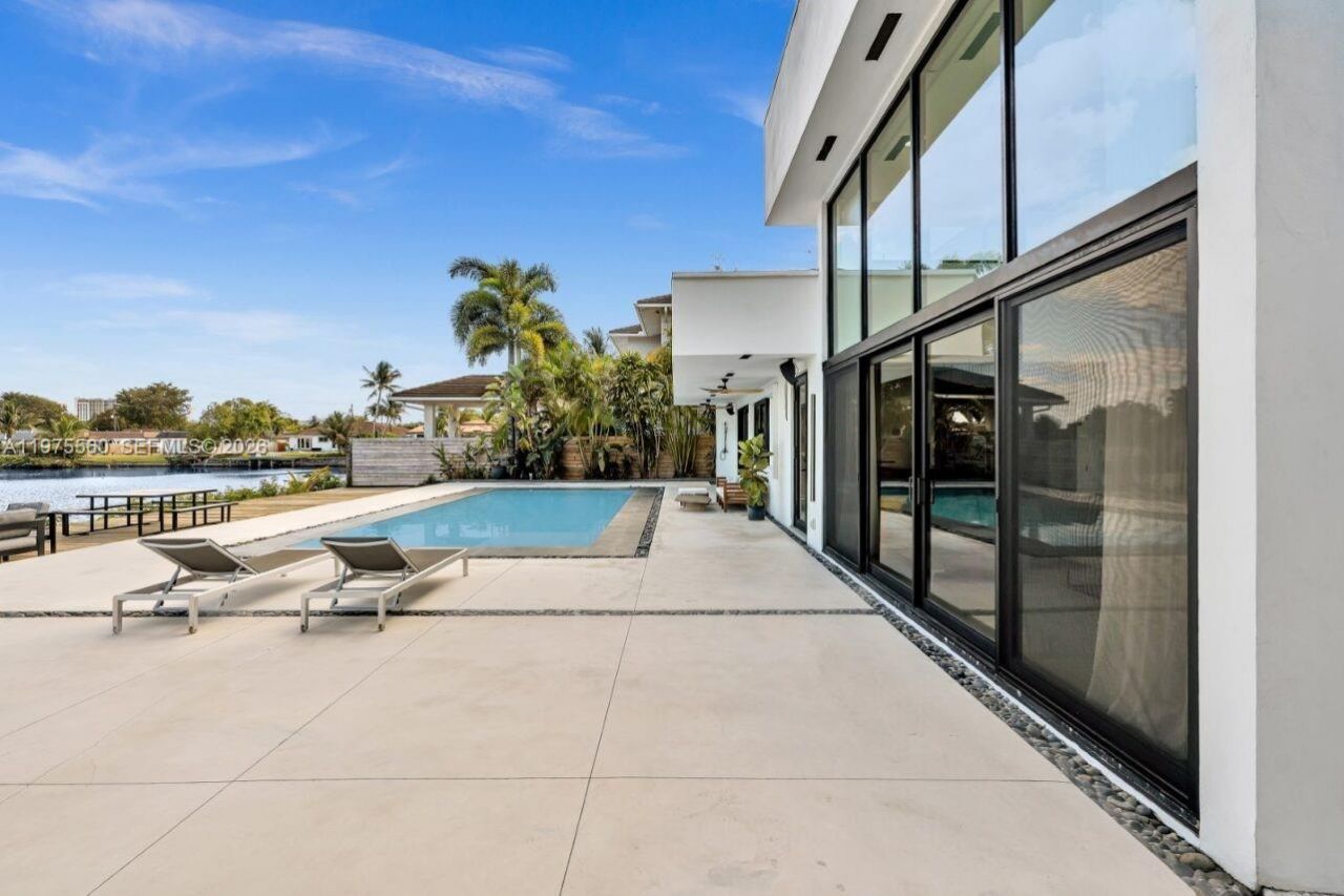 19801 NE 23rd Ave, Miami, FL 33180 Photo