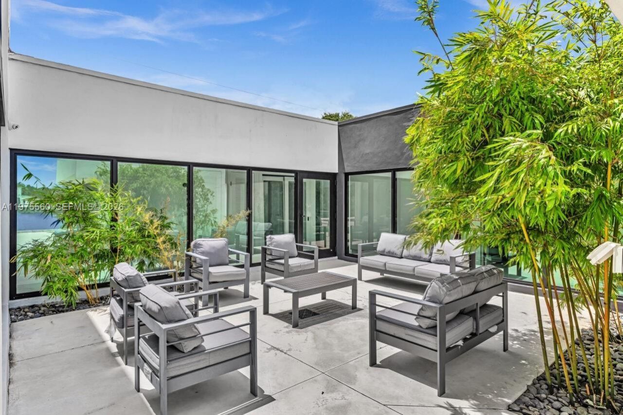 19801 NE 23rd Ave, Miami, FL 33180 Photo