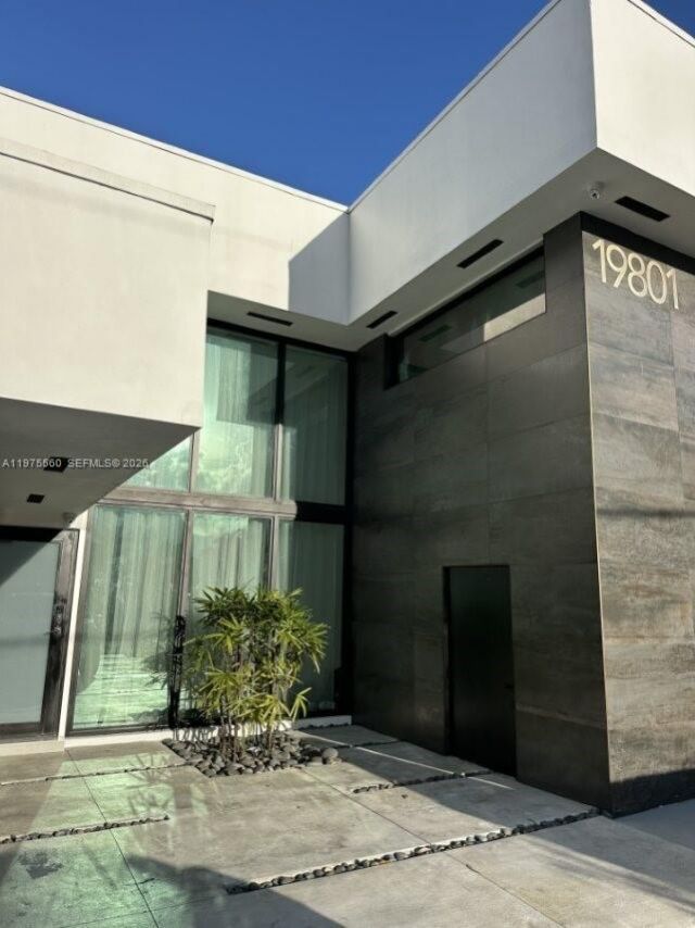 19801 NE 23rd Ave, Miami, FL 33180 Photo