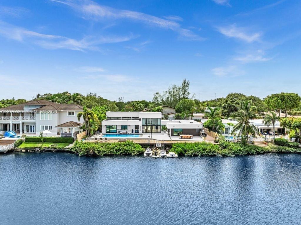 19801 NE 23rd Ave, Miami, FL 33180 Photo