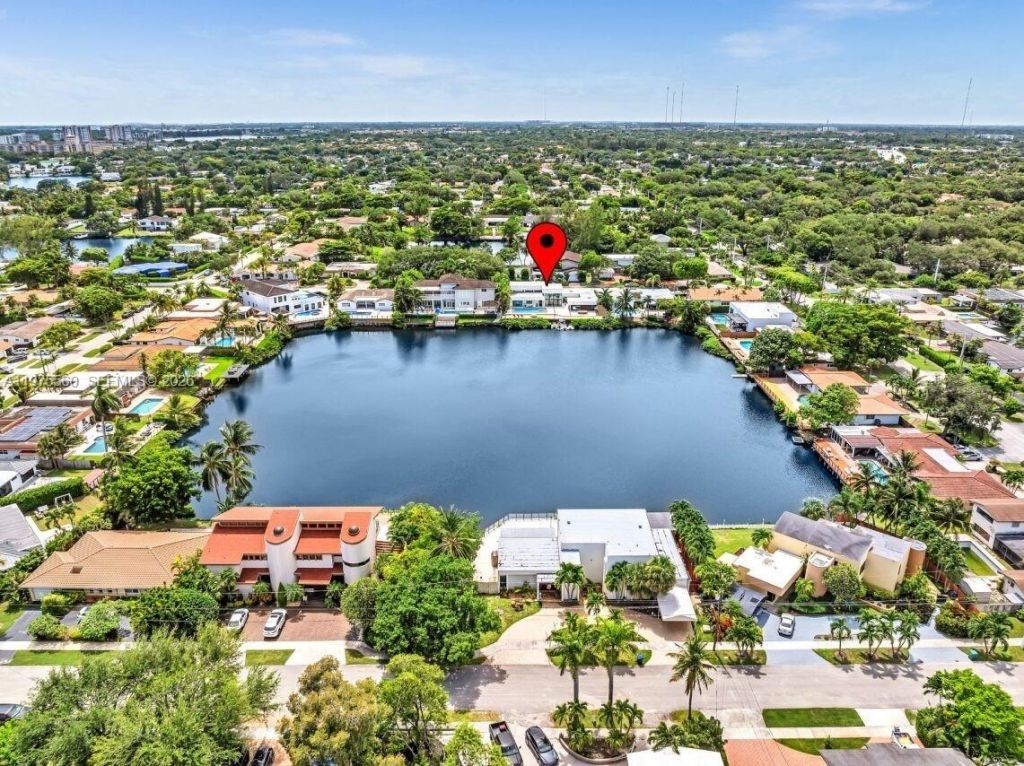 19801 NE 23rd Ave, Miami, FL 33180 Photo