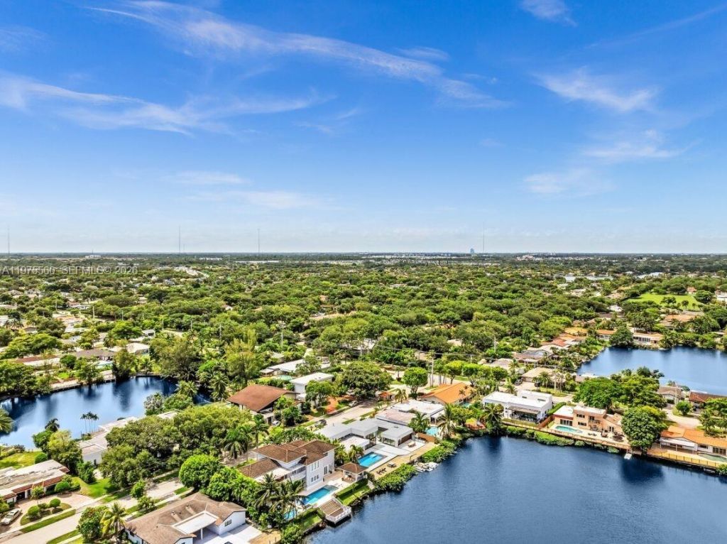 19801 NE 23rd Ave, Miami, FL 33180 Photo