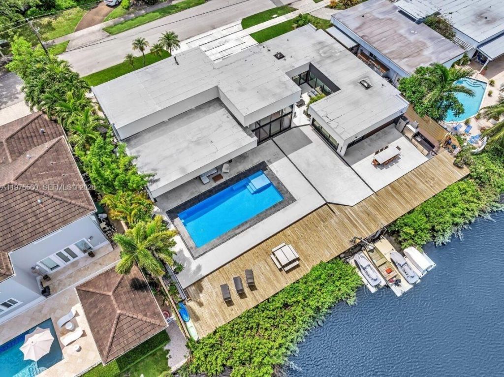 19801 NE 23rd Ave, Miami, FL 33180 Photo