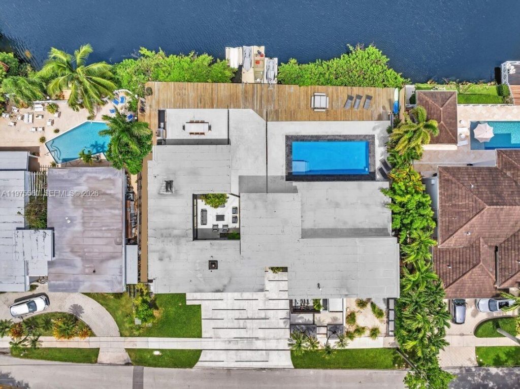 19801 NE 23rd Ave, Miami, FL 33180 Photo