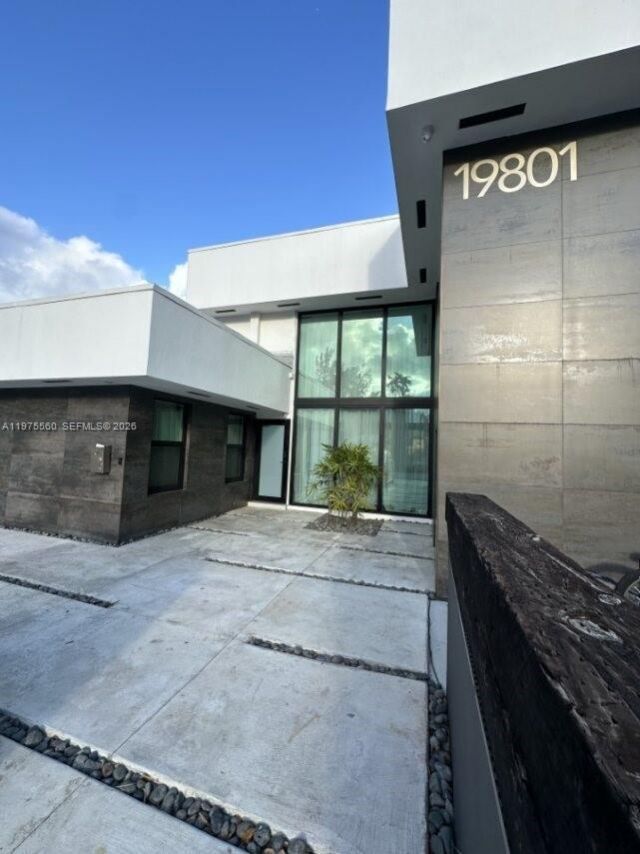 19801 NE 23rd Ave, Miami, FL 33180 Photo