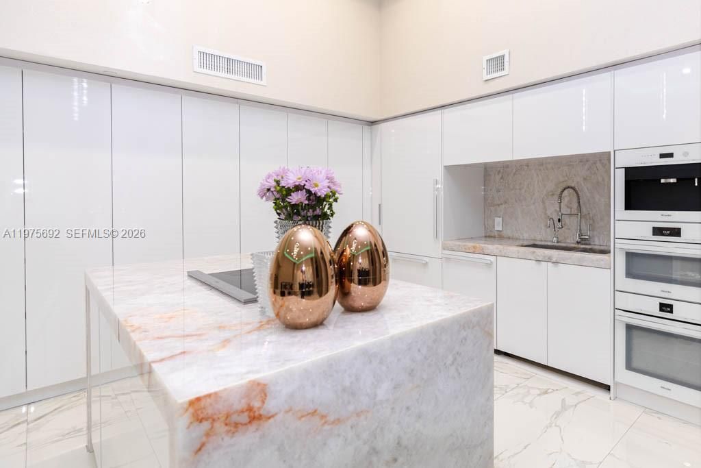 1800 S Ocean Dr , Unit 310, Hallandale Beach, FL 33009 Photo