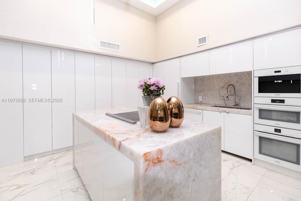 1800 S Ocean Dr , Unit 310, Hallandale Beach, FL 33009 Photo