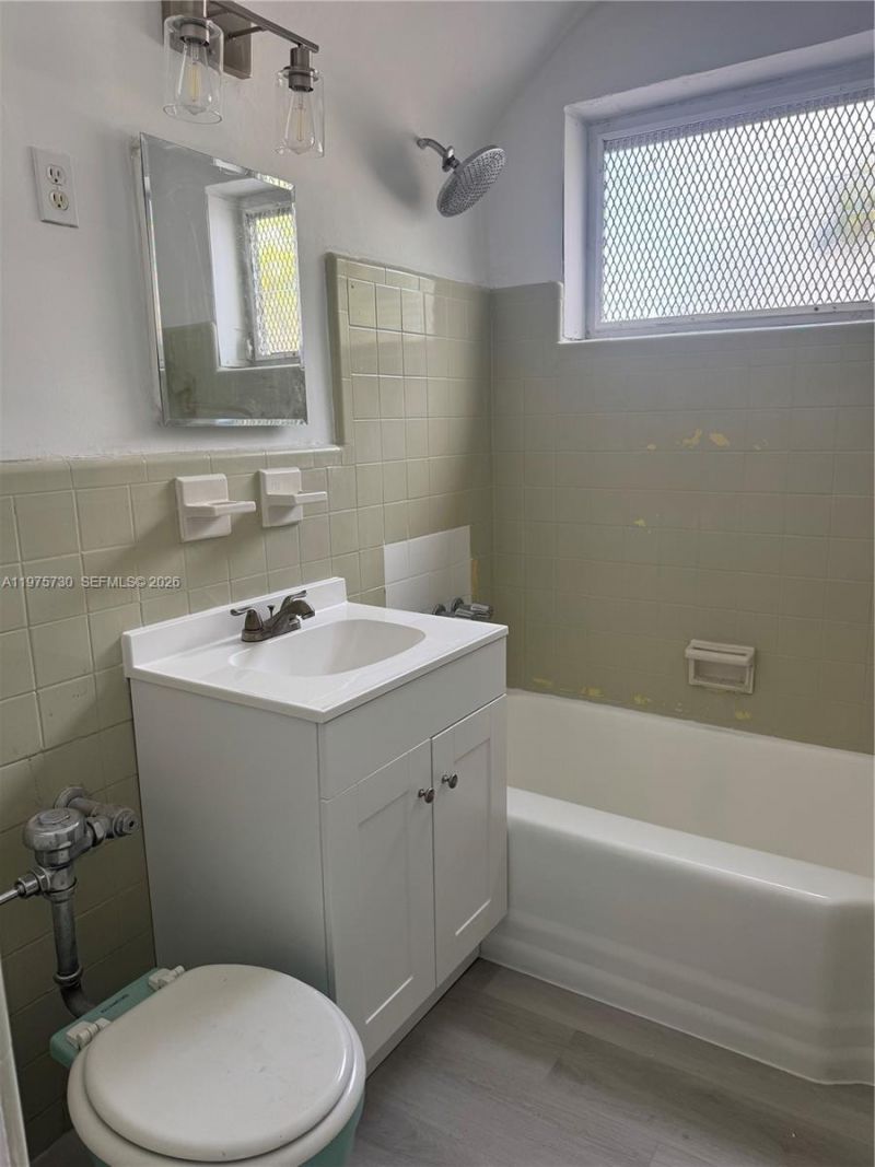 8420 Byron Ave , Unit 5, Miami Beach, FL 33141 Photo