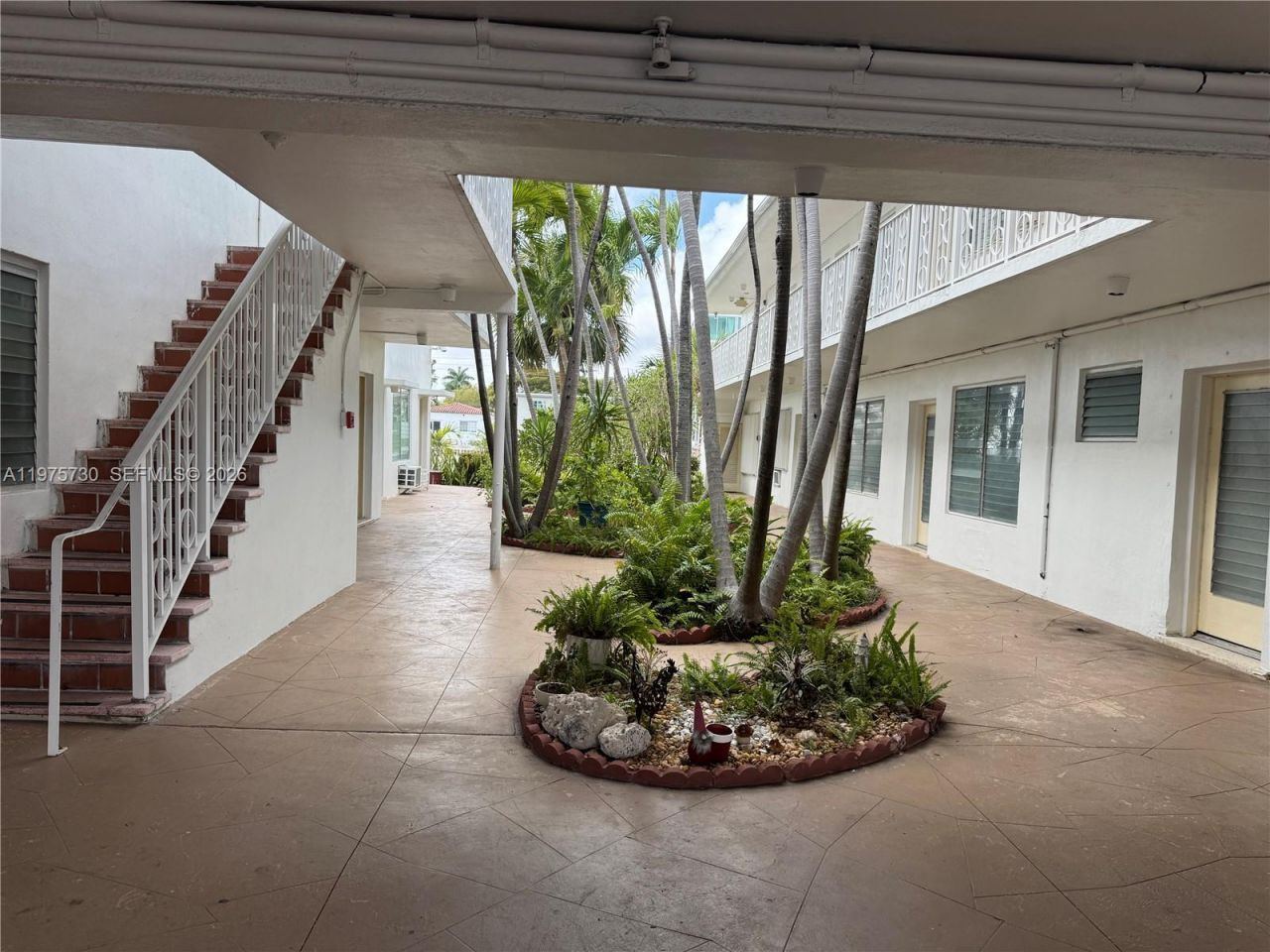 8420 Byron Ave , Unit 5, Miami Beach, FL 33141 Photo