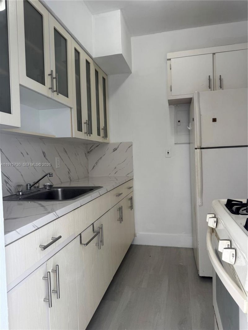 8420 Byron Ave , Unit 5, Miami Beach, FL 33141 Photo