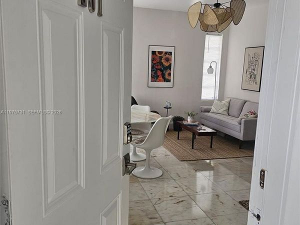 801 8th St , Unit 201, Miami Beach, FL 33139