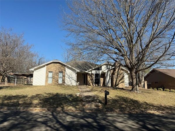 112 Patricia Drive , Hewitt, TX 76643