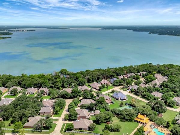 700 N Paradise Cove, Shady Shores, TX 76208