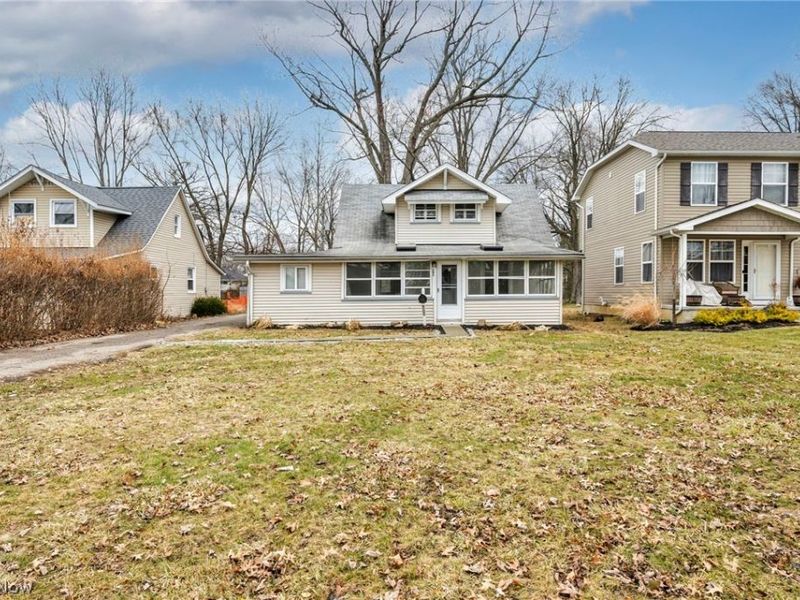 295 E 238th Street , Euclid, OH 44123 Photo 2