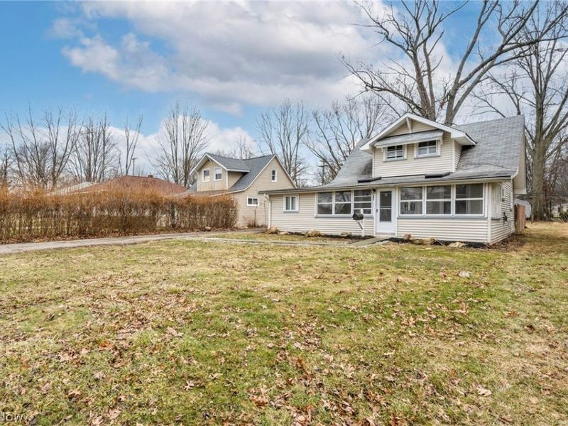 295 E 238th Street , Euclid, OH 44123 Photo 3