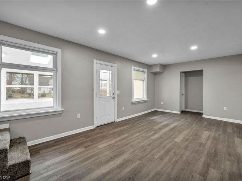 295 E 238th Street , Euclid, OH 44123 Photo 9