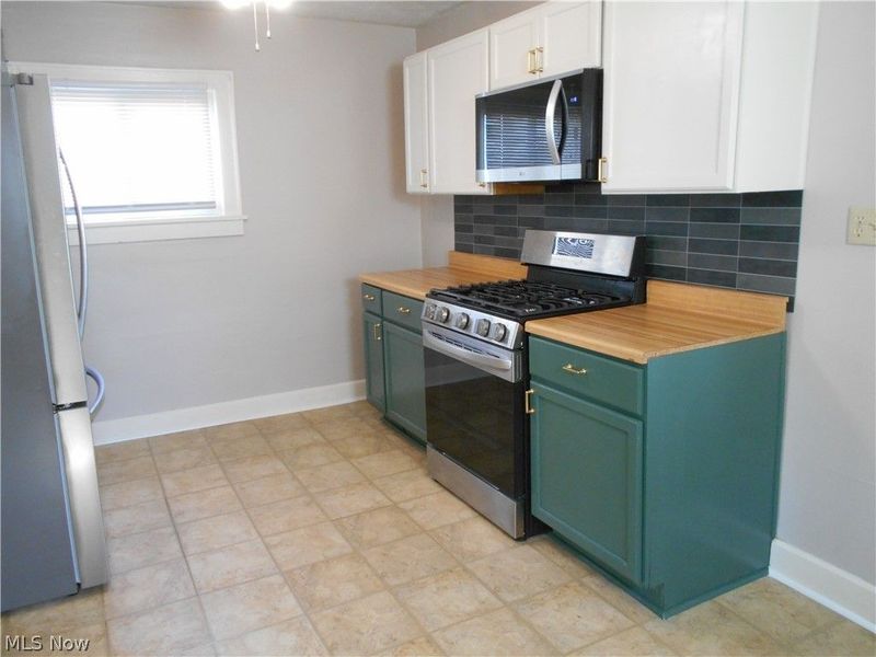 219 17th Street NW, Barberton, OH 44203 Photo 5