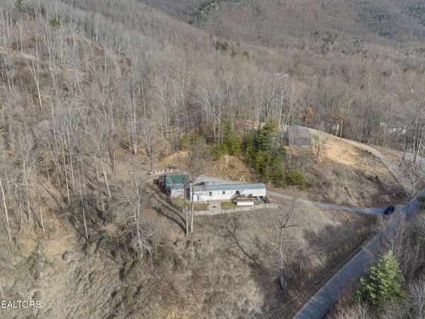 425 Bazel Rd, Harriman, TN 37748