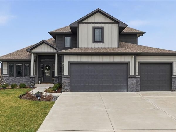 4713 NE Freehold Drive, Lee's Summit, MO 64064