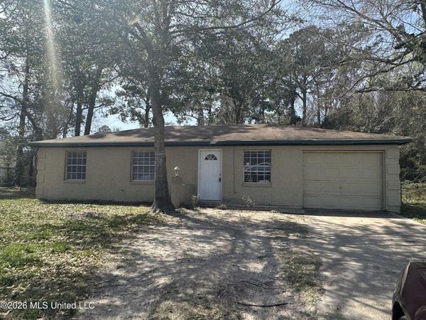 2735 Ridgeway Drive, Gautier, MS 39553