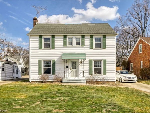 869 Packard Drive , Akron, OH 44320