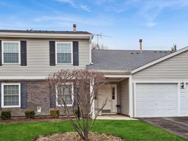 303 Newport Lane, Unit D2, Bartlett, IL 60103