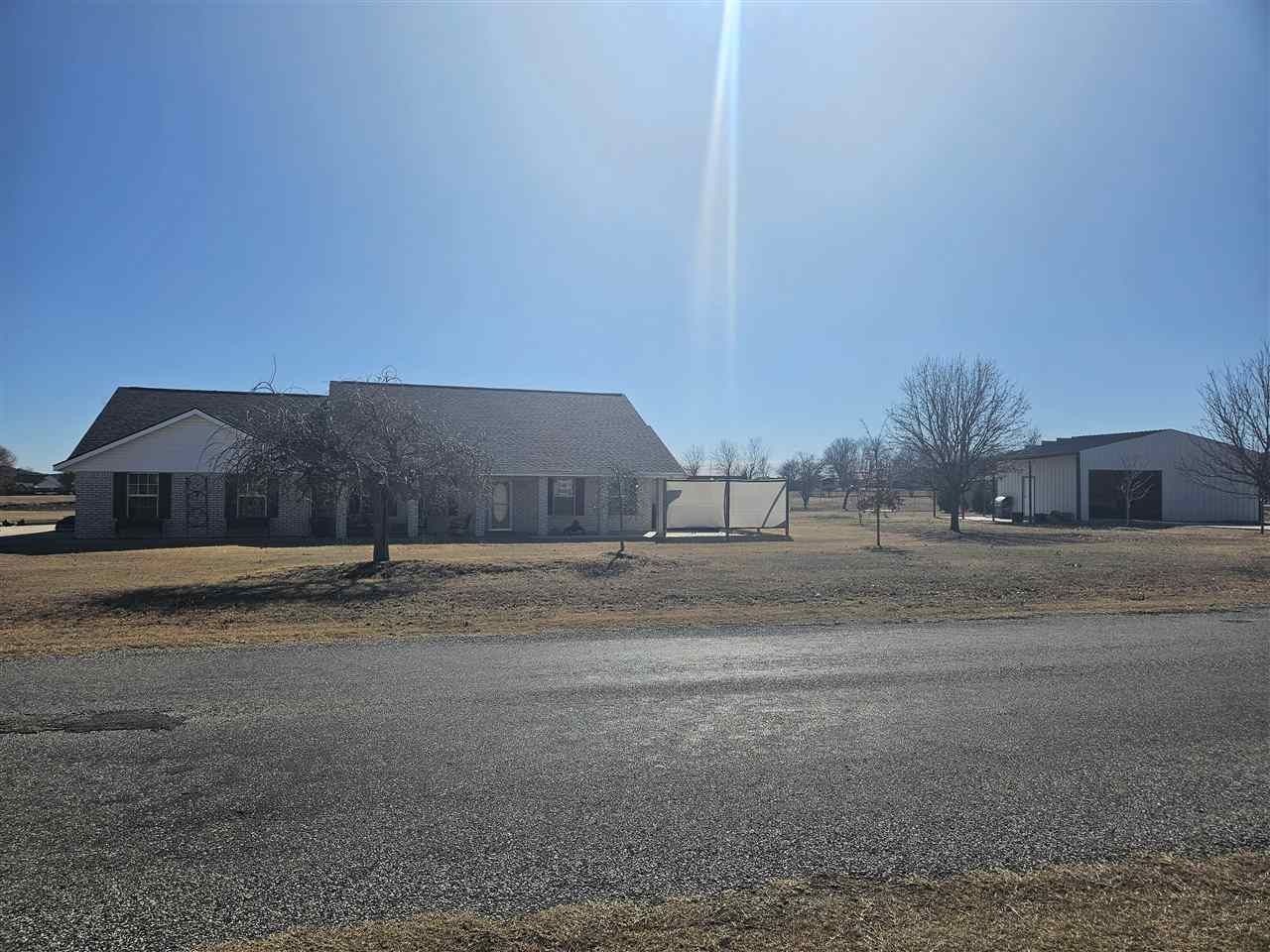 31 Lake Crest Dr, Lawton, OK 73507 Main Photo