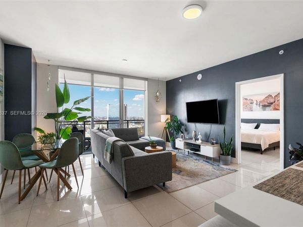 90 SW 3rd St , Unit 2706, Miami, FL 33130