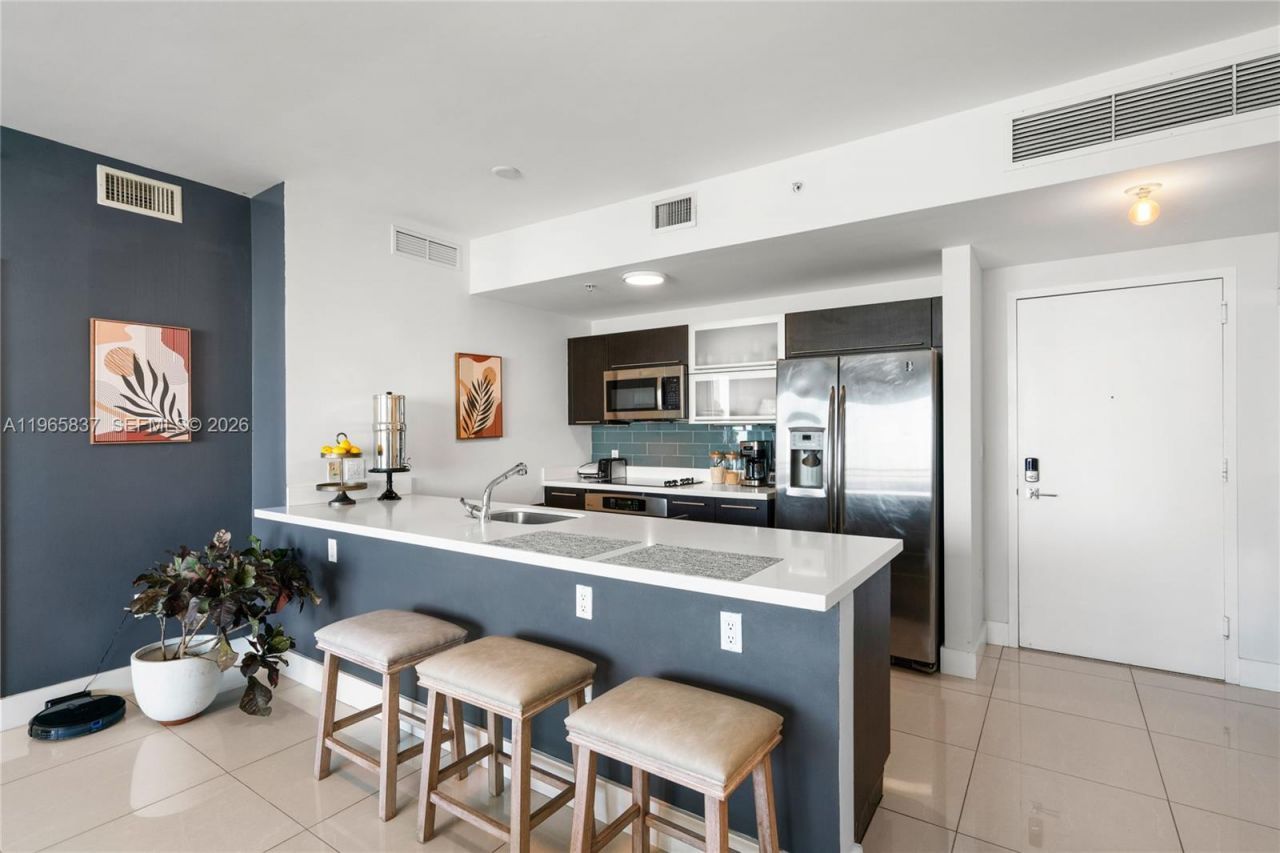 90 SW 3rd St , Unit 2706, Miami, FL 33130 Photo