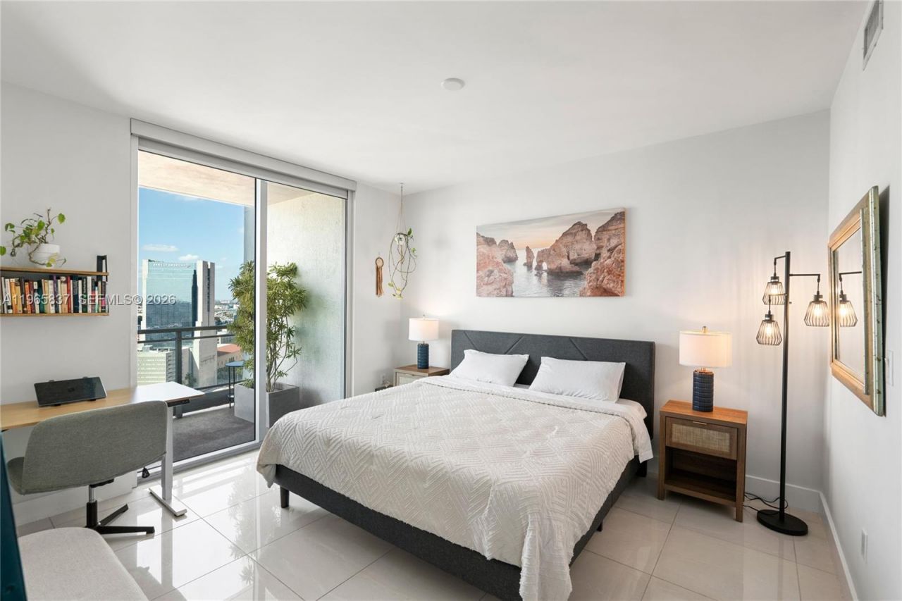 90 SW 3rd St , Unit 2706, Miami, FL 33130 Photo