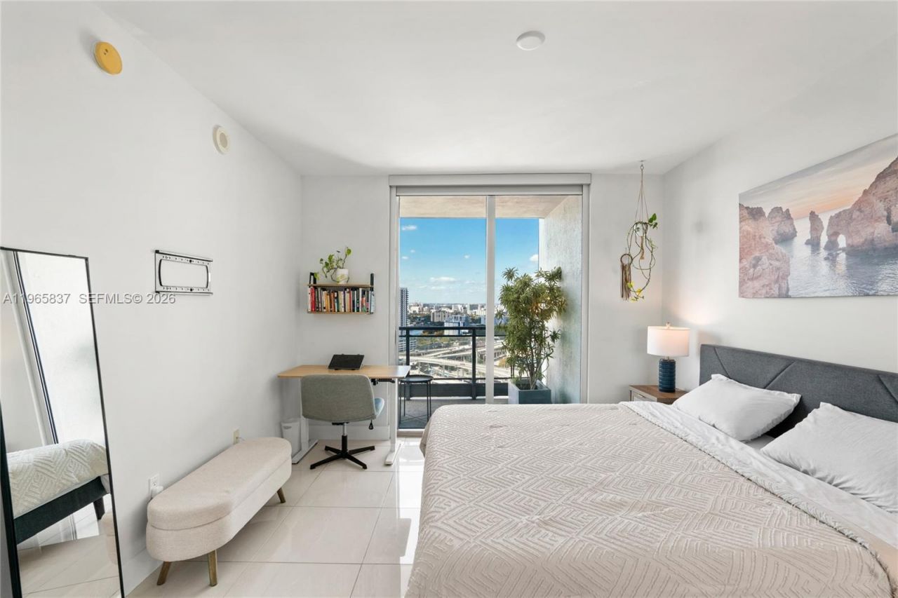 90 SW 3rd St , Unit 2706, Miami, FL 33130 Photo