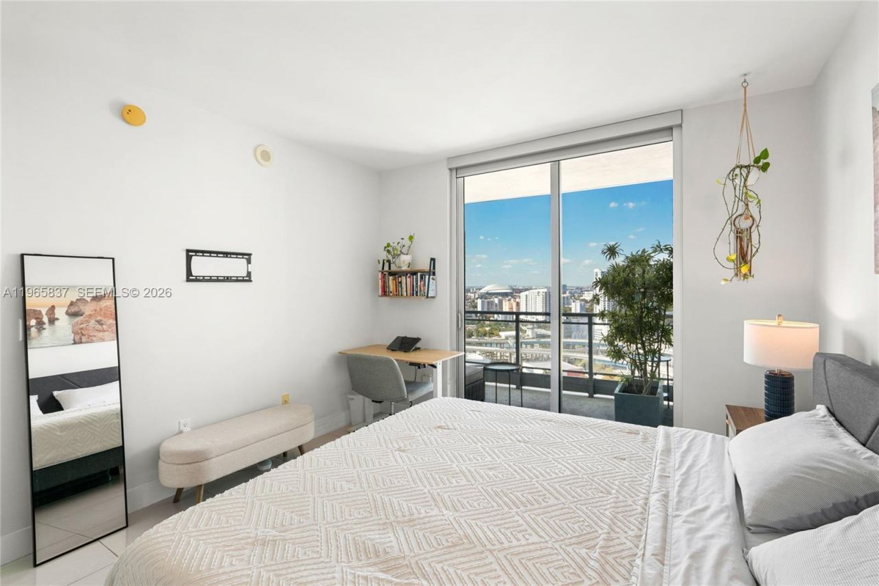 90 SW 3rd St , Unit 2706, Miami, FL 33130 Photo