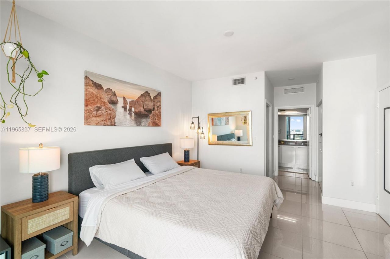 90 SW 3rd St , Unit 2706, Miami, FL 33130 Photo