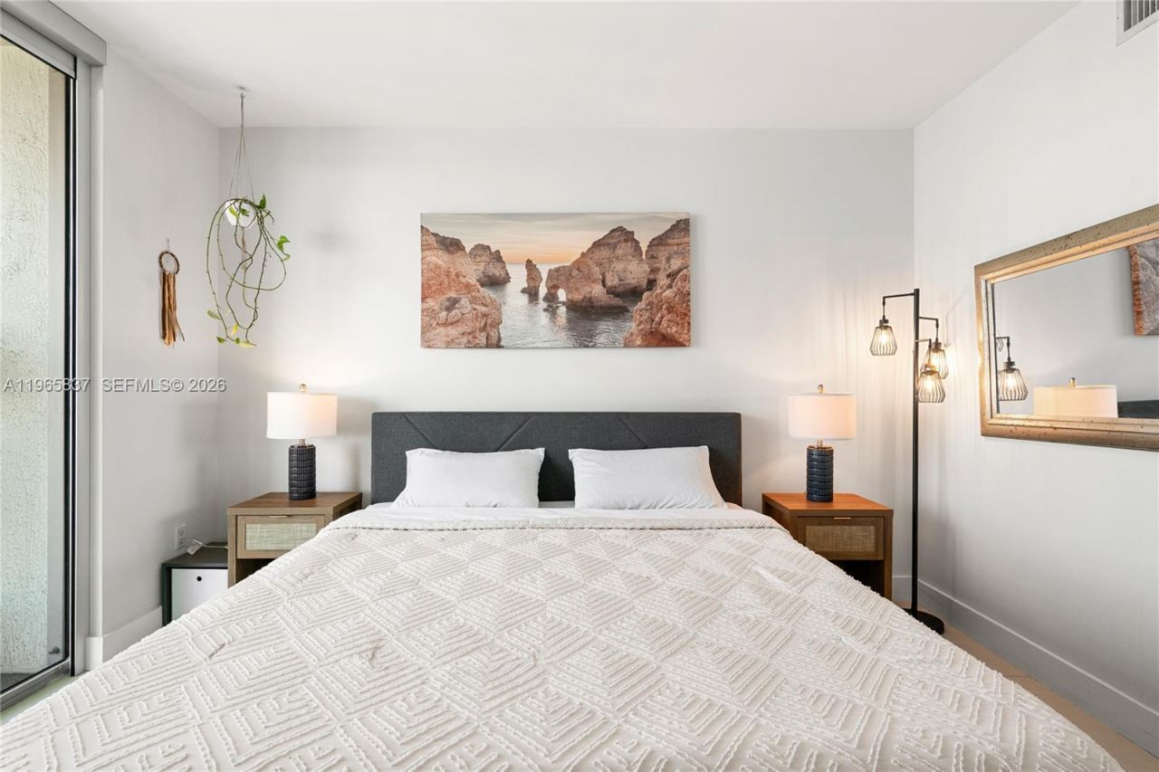 90 SW 3rd St , Unit 2706, Miami, FL 33130 Photo