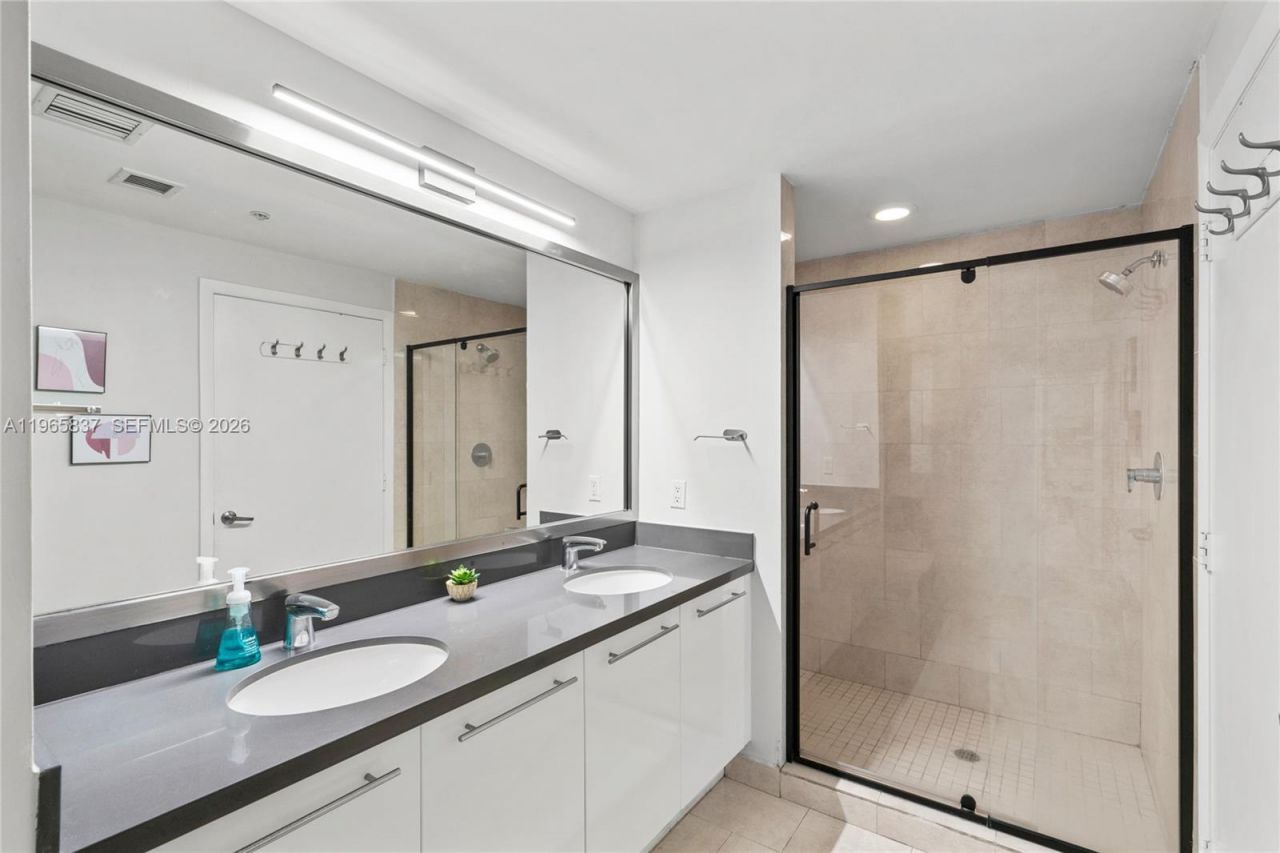 90 SW 3rd St , Unit 2706, Miami, FL 33130 Photo