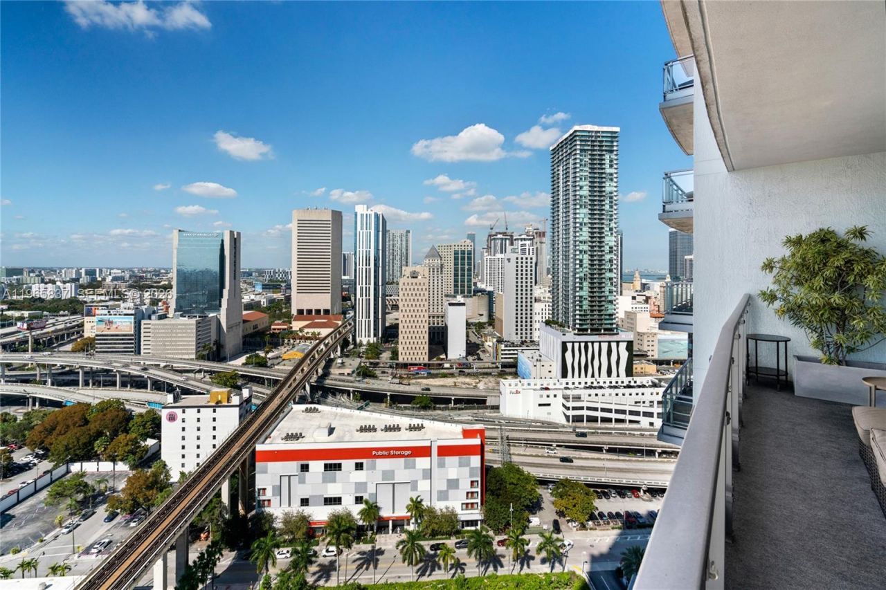 90 SW 3rd St , Unit 2706, Miami, FL 33130 Photo