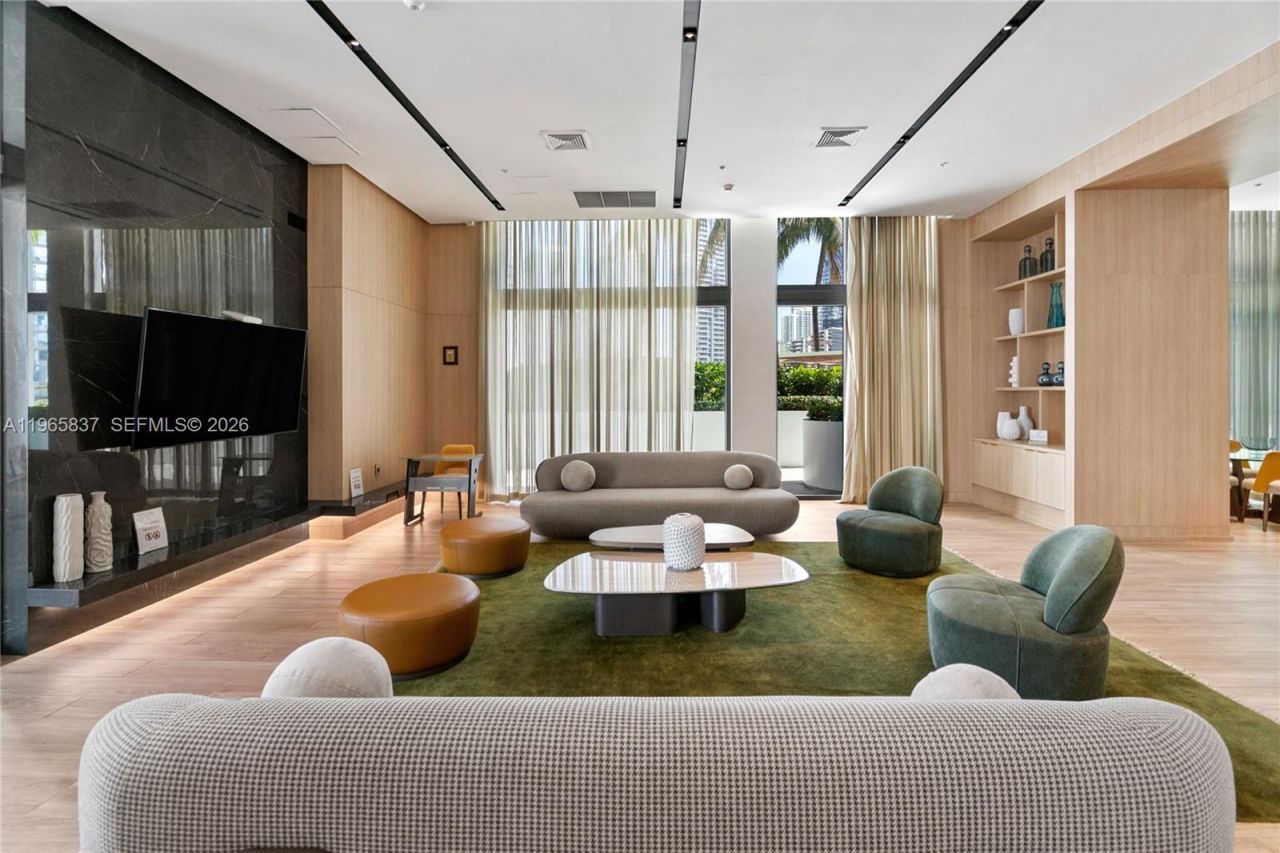 90 SW 3rd St , Unit 2706, Miami, FL 33130 Photo