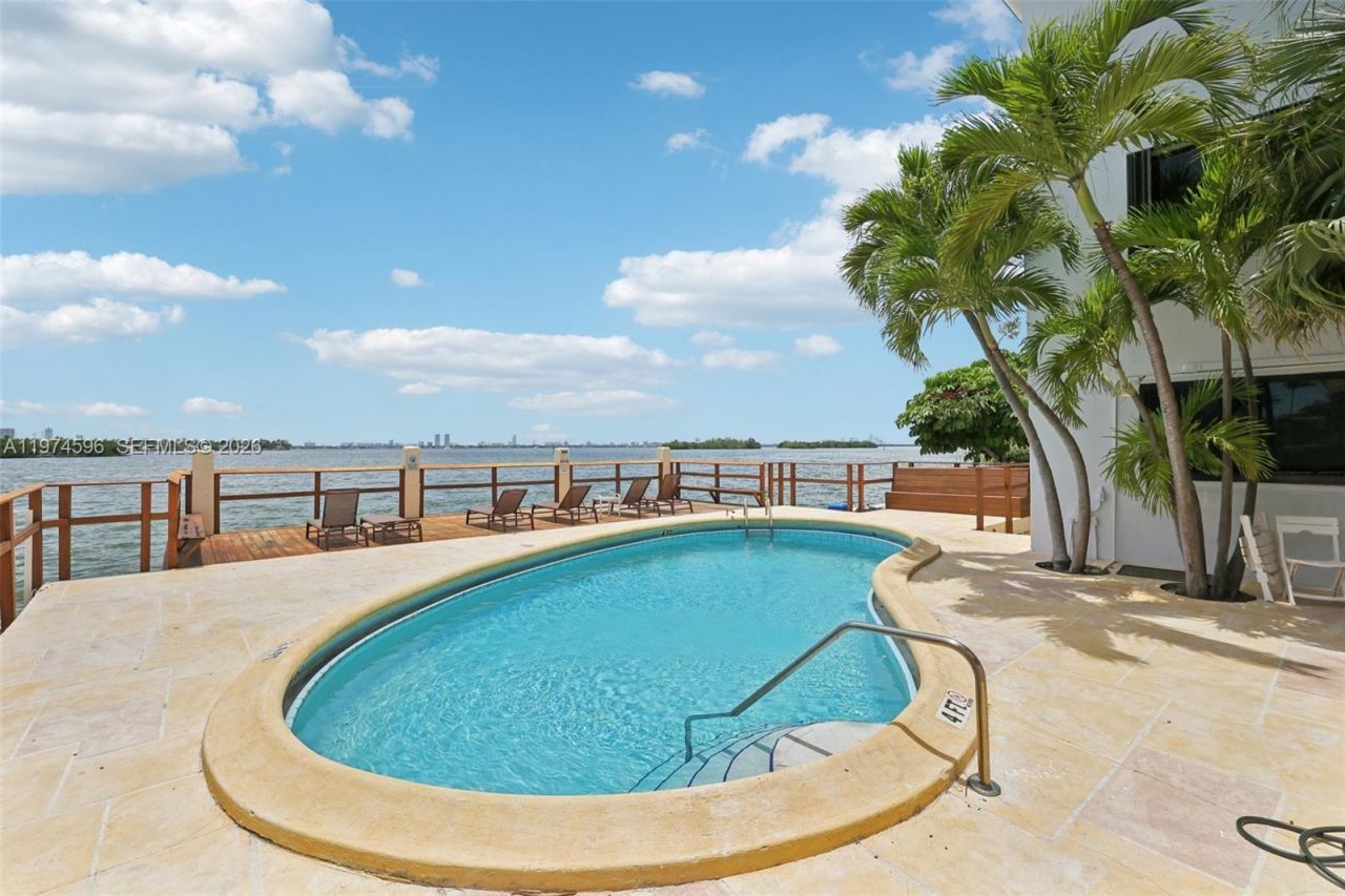 7845 NE Bayshore Ct , Unit 16, Miami, FL 33138 Photo