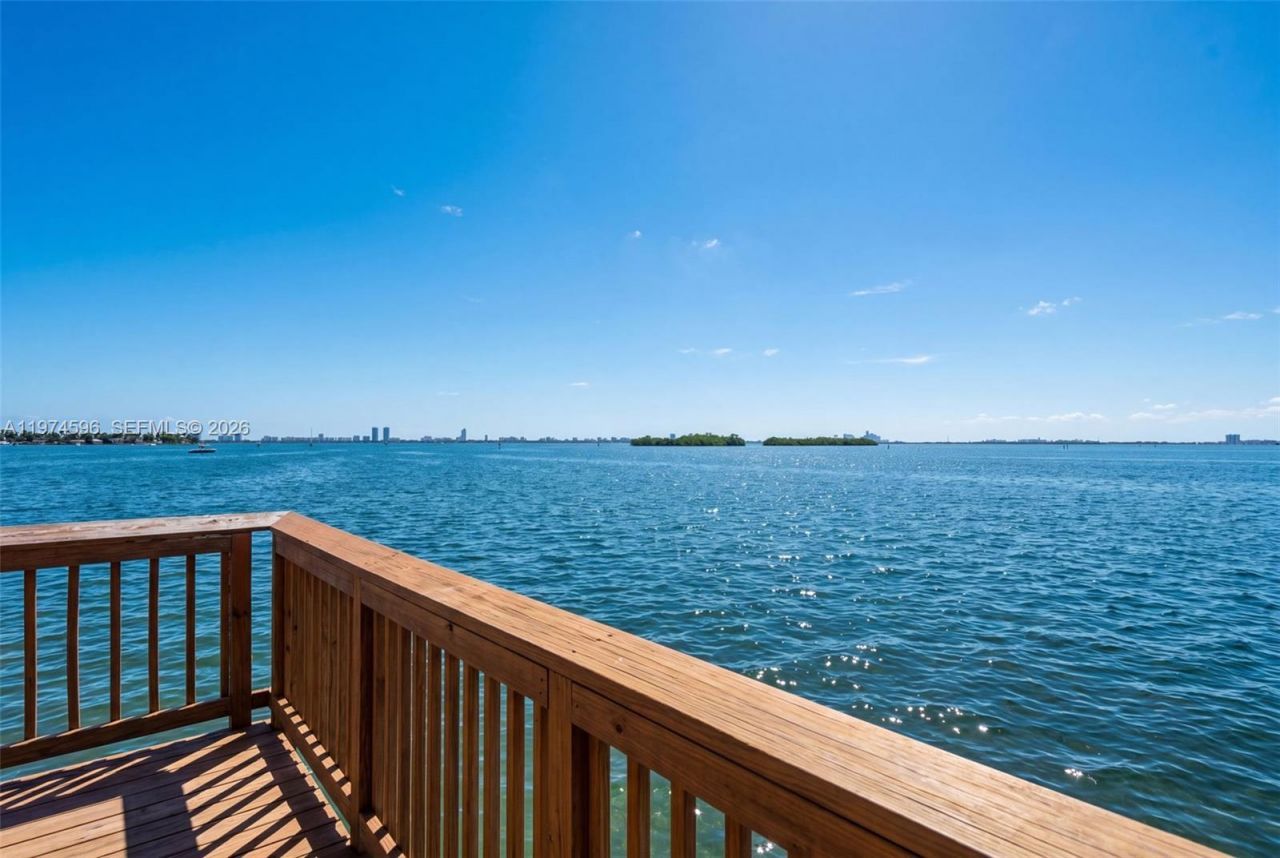 7845 NE Bayshore Ct, Unit 16, Miami, FL 33138 Photo