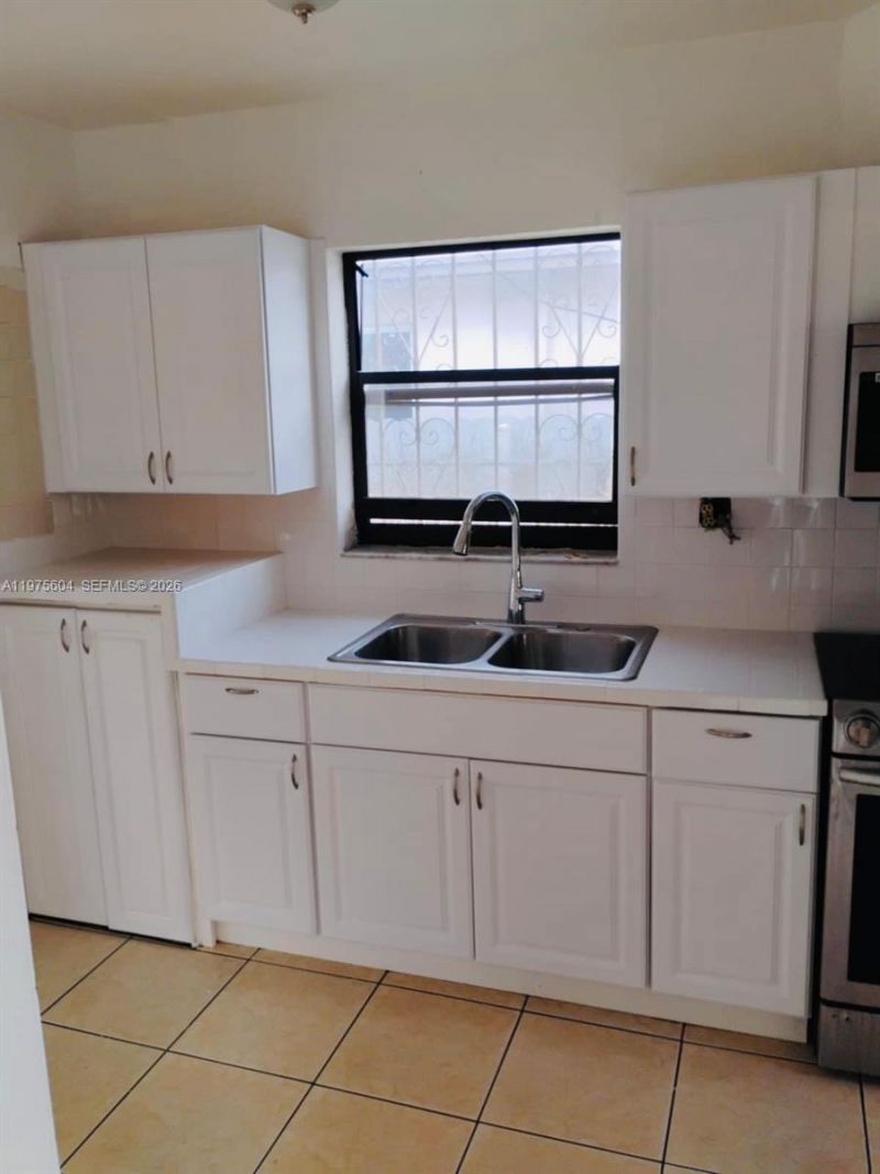 1590 NE 161st St, North Miami Beach, FL 33162 Photo