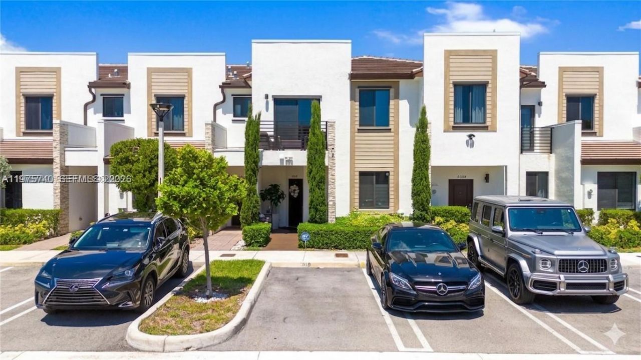 21018 NE 8th Ave, Unit 21018, Miami, FL 33179 Photo