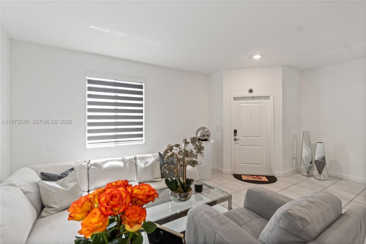 21018 NE 8th Ave, Unit 21018, Miami, FL 33179 Photo