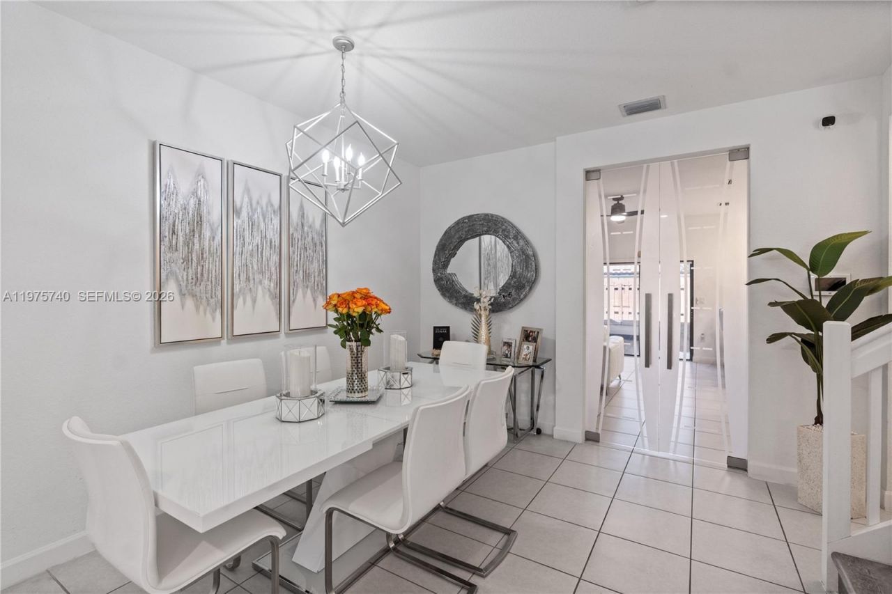 21018 NE 8th Ave, Unit 21018, Miami, FL 33179 Photo