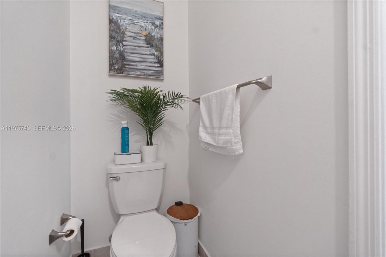 21018 NE 8th Ave, Unit 21018, Miami, FL 33179 Photo