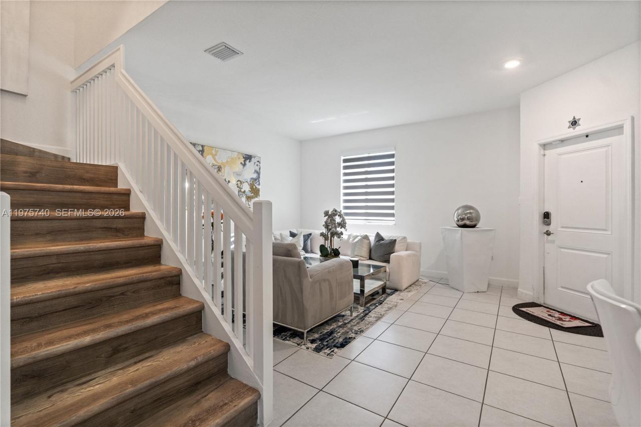 21018 NE 8th Ave, Unit 21018, Miami, FL 33179 Photo