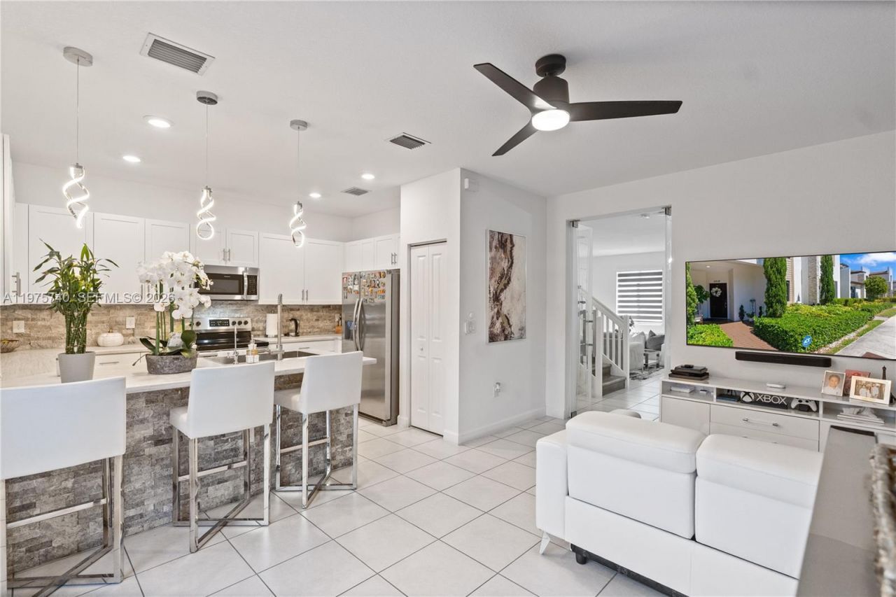 21018 NE 8th Ave, Unit 21018, Miami, FL 33179 Photo