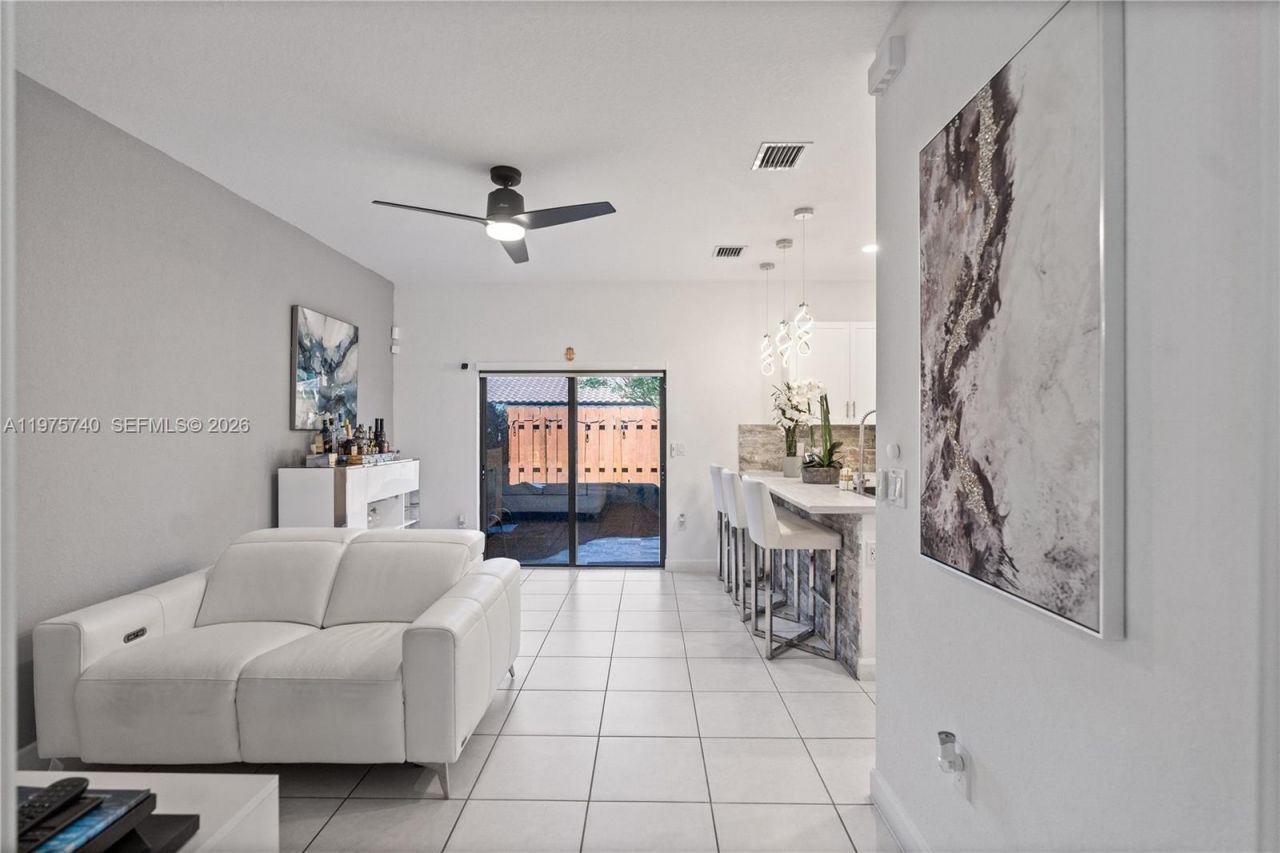 21018 NE 8th Ave, Unit 21018, Miami, FL 33179 Photo