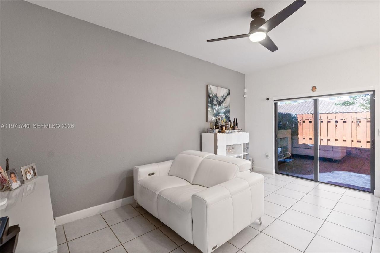 21018 NE 8th Ave, Unit 21018, Miami, FL 33179 Photo