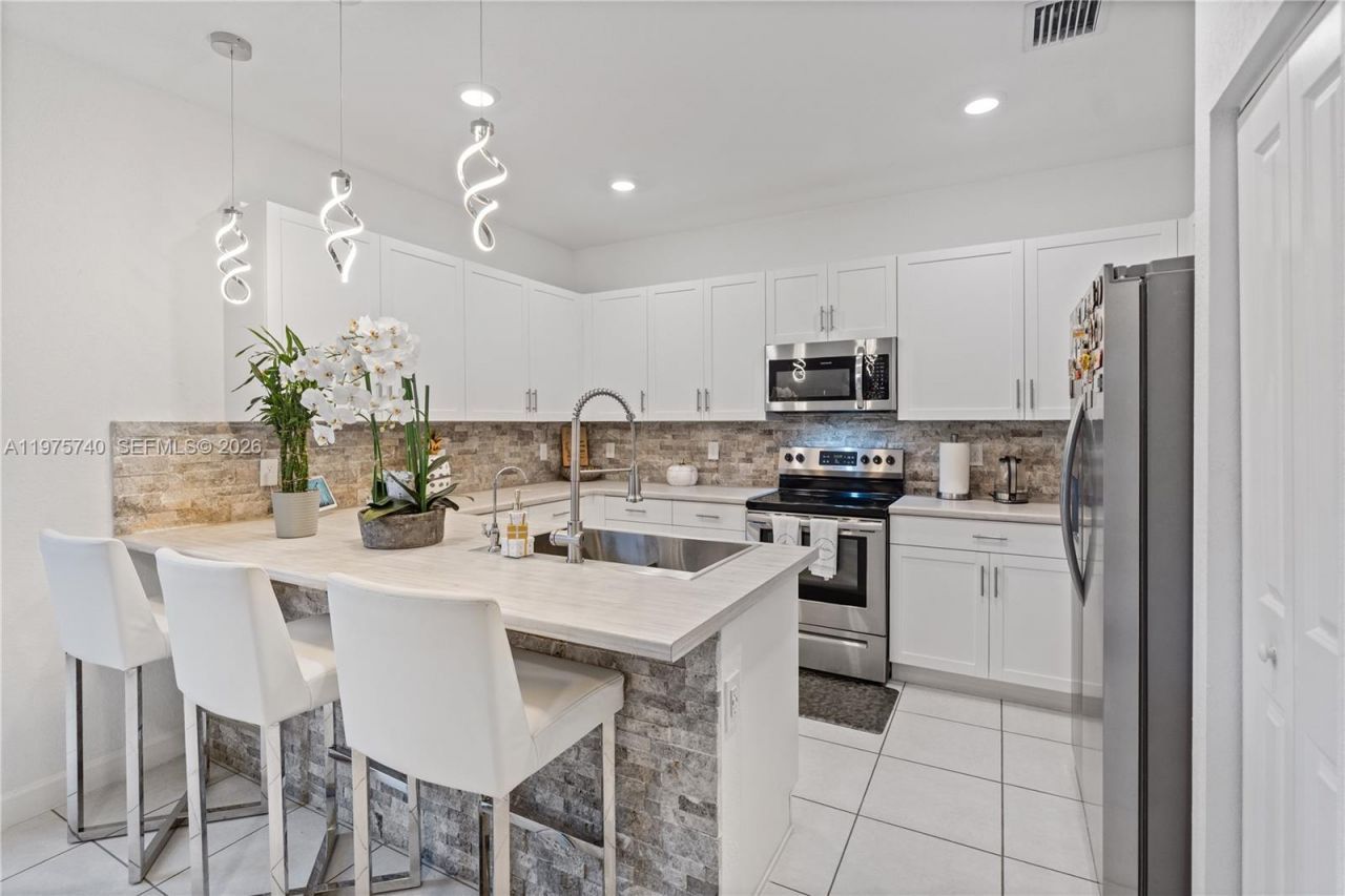 21018 NE 8th Ave, Unit 21018, Miami, FL 33179 Photo