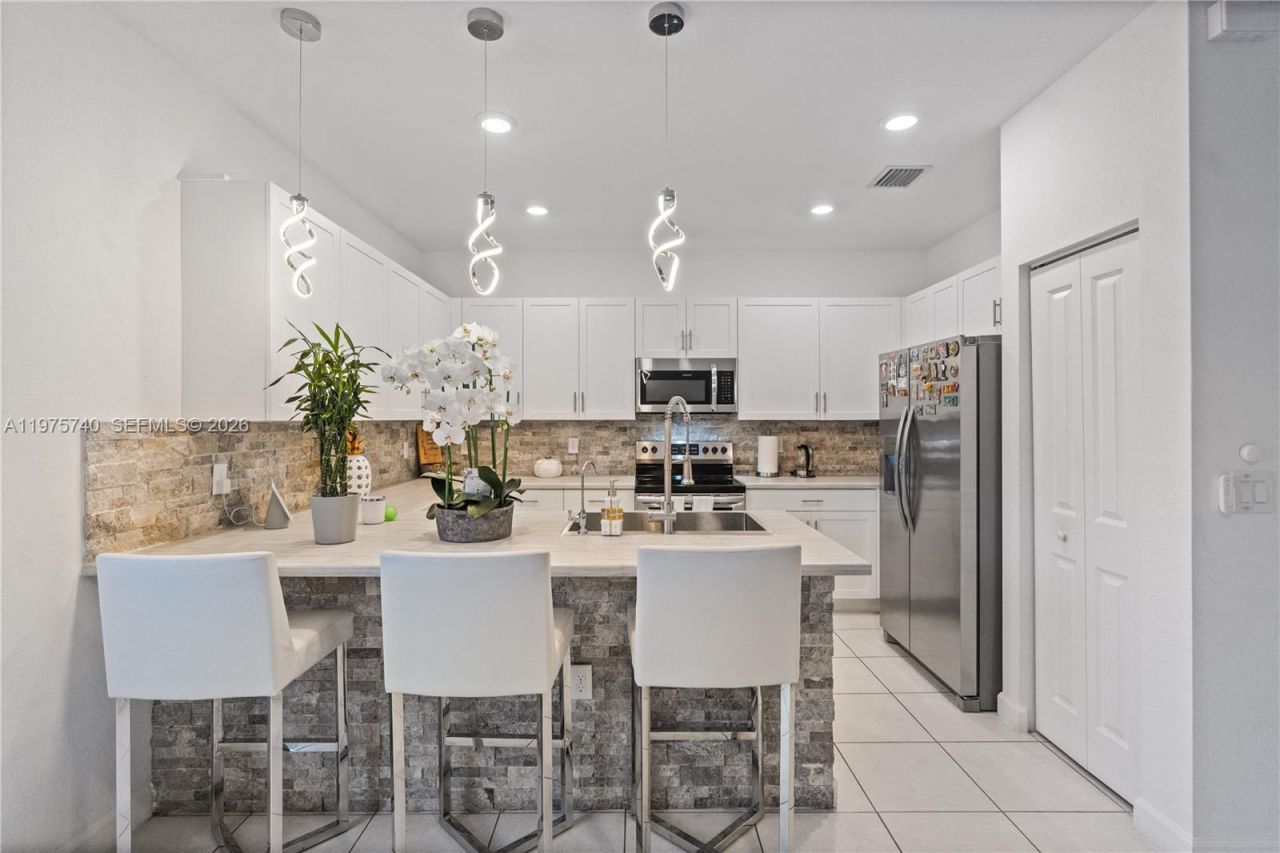 21018 NE 8th Ave, Unit 21018, Miami, FL 33179 Photo